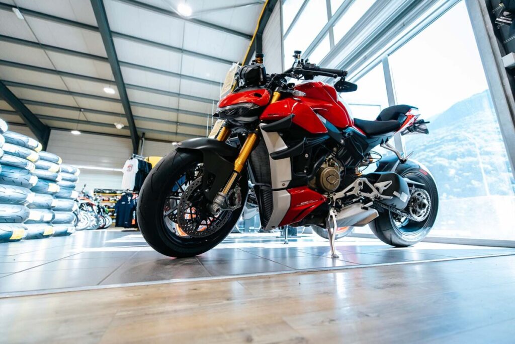 Photo d'une moto rouge - Magasin de motos Moto Pro Shop à la Bâthie
